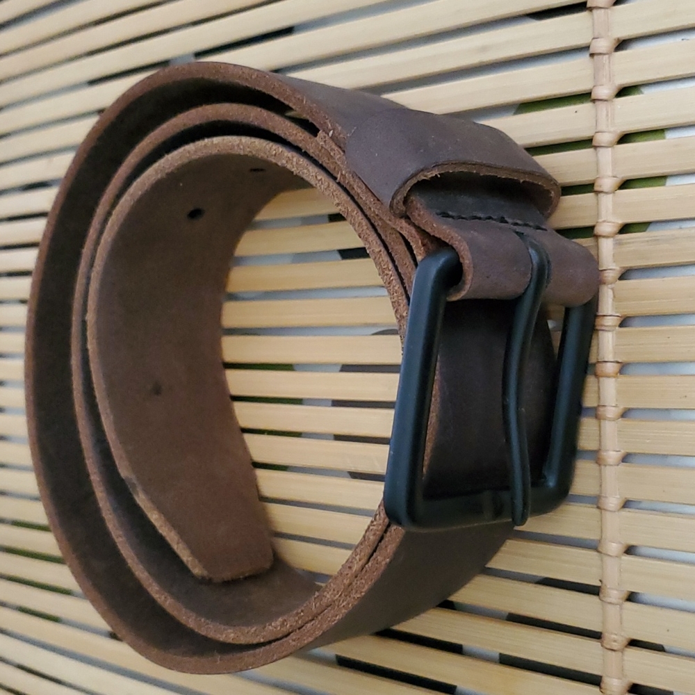 Unisex leather belt size 32 small never used